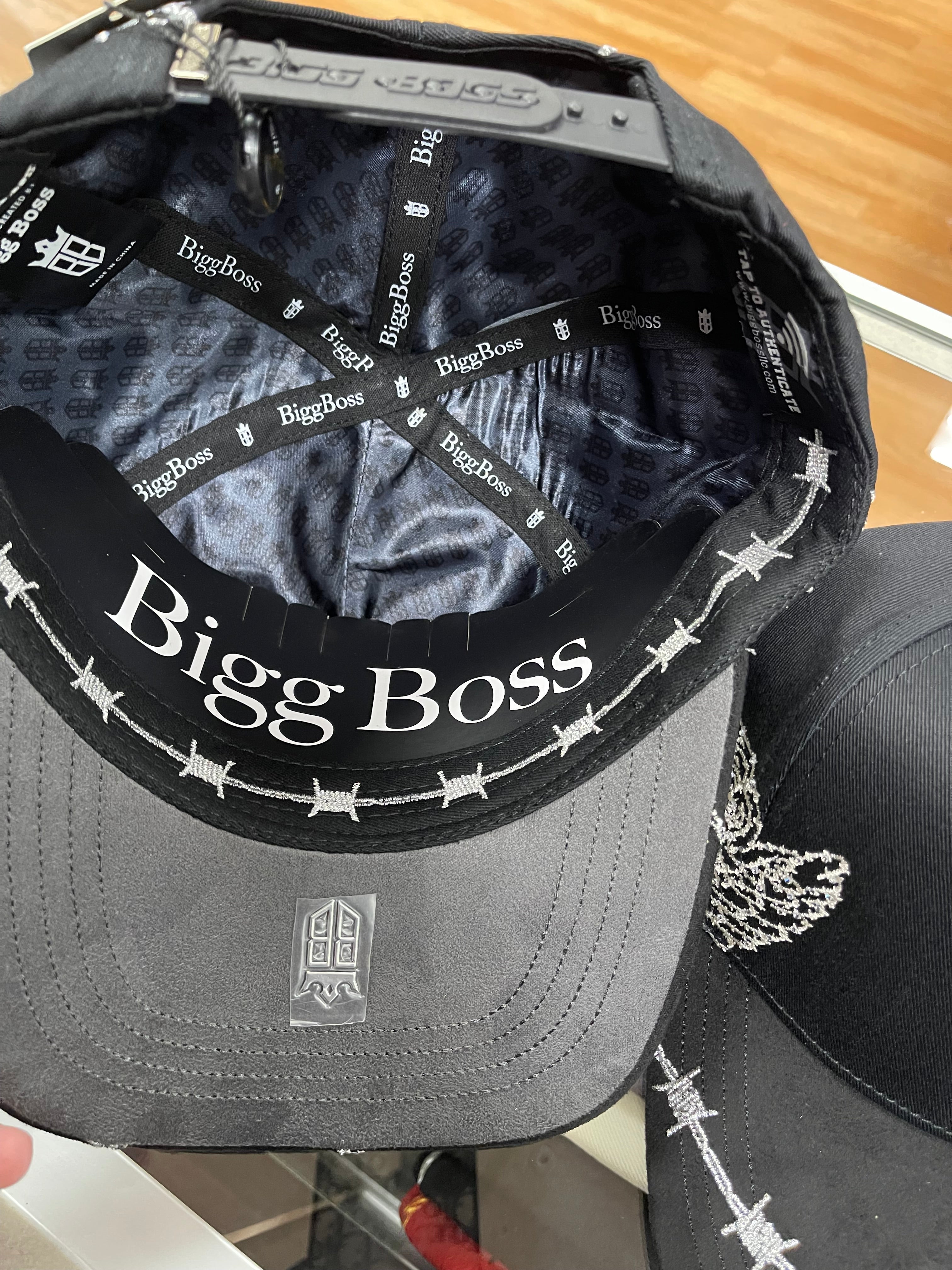 Bigg boss SD hat