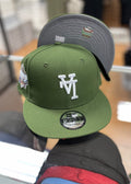 Upside down LA snapback olive